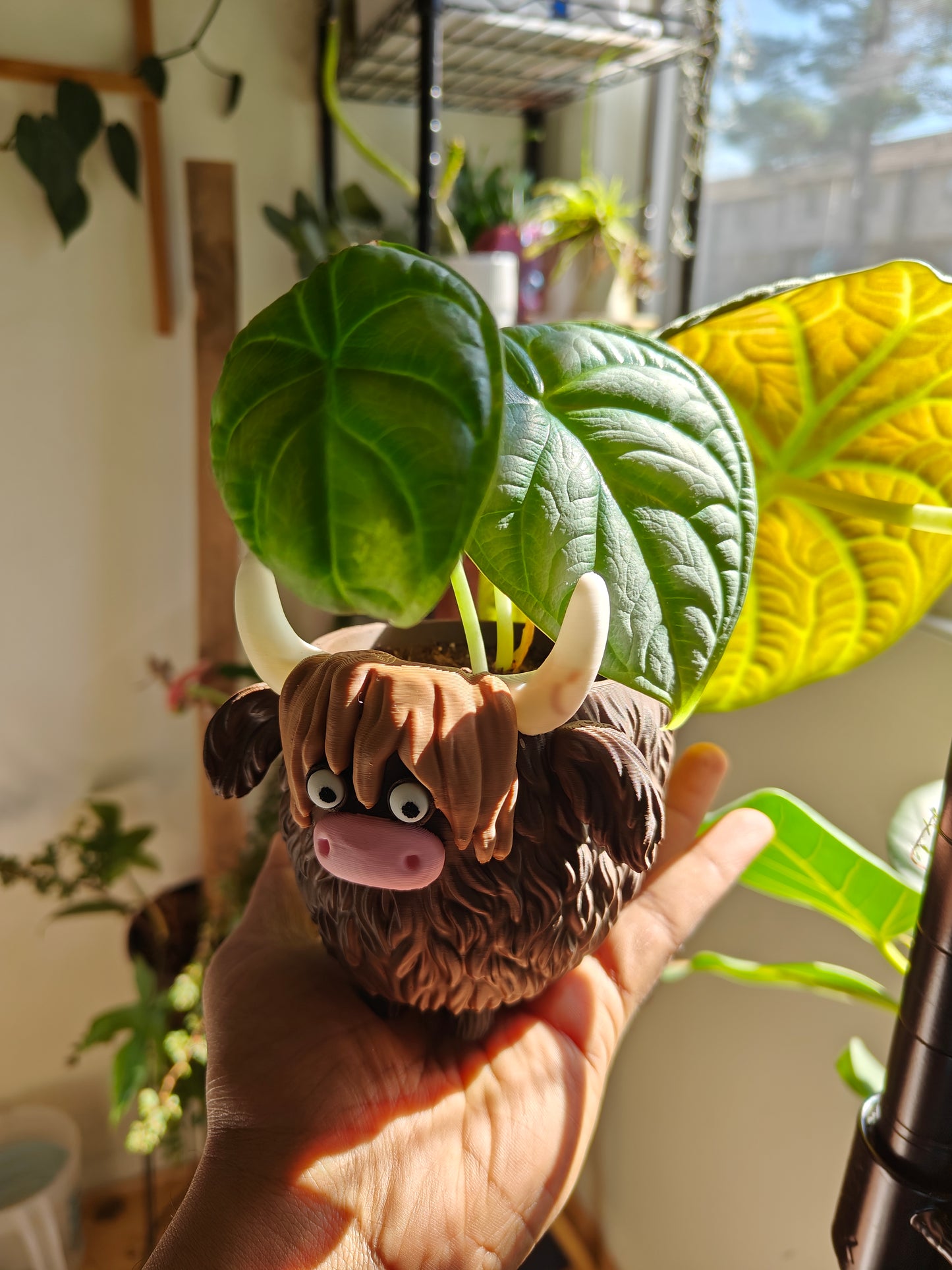 Cow-shaped flower pot