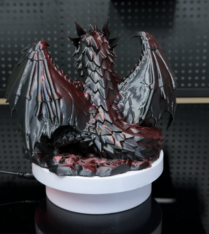 Dragon-shaped pen holder